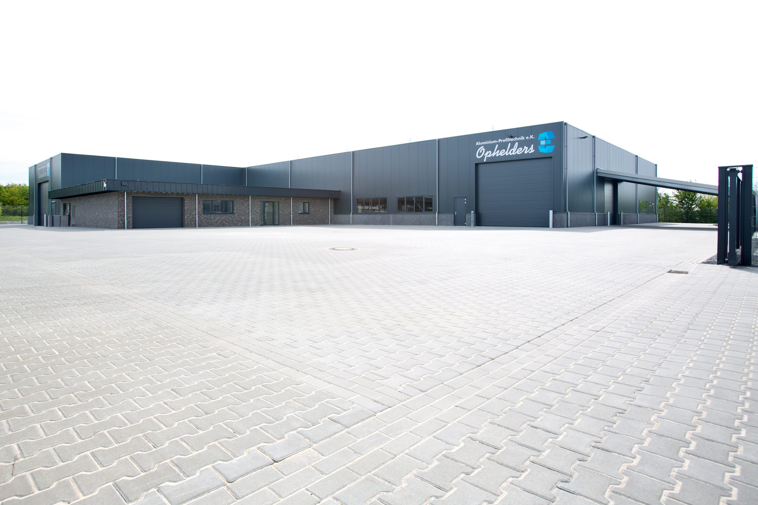 Unibau Gewerbebau Produktionshalle